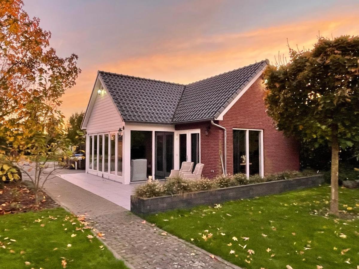 Gastenverblijf Bij De Buuren Dirksland Luaran gambar